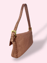 Carica l&#39;immagine nel visualizzatore di Gallery, FENDI BAGUETTE BRONZO
