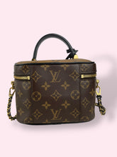Carica l&#39;immagine nel visualizzatore di Gallery, LOUIS VUITTON VANITY PM
