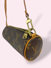 Carica l'immagine nel visualizzatore di Gallery, LOUIS VUITTON MINI PAPILLON
