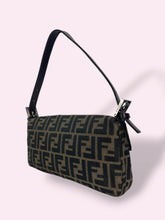 Carica l'immagine nel visualizzatore di Gallery, FENDI BAGUETTE ZUCCA
