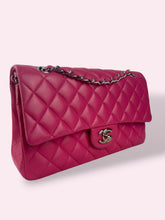 Carica l'immagine nel visualizzatore di Gallery, CHANEL CLASSIC FLAP FUCSIA
