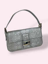 Carica l'immagine nel visualizzatore di Gallery, FENDI BAGUETTE LIMITED EDITION
