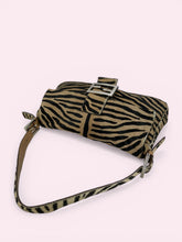 Carica l'immagine nel visualizzatore di Gallery, FENDI BAGUETTE IN CAVALLINO
