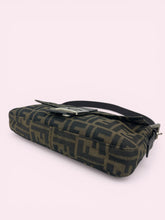 Carica l'immagine nel visualizzatore di Gallery, FENDI BAGUETTE VINTAGE
