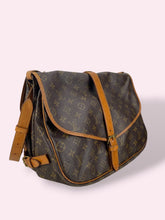Carica l'immagine nel visualizzatore di Gallery, LOUIS VUITTON SAUMUR
