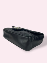 Carica l'immagine nel visualizzatore di Gallery, CHANEL FLAP BAG
