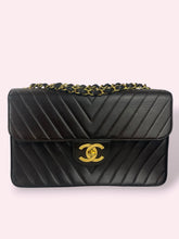 Carica l'immagine nel visualizzatore di Gallery, CHANEL MAXI LOGO chocolate
