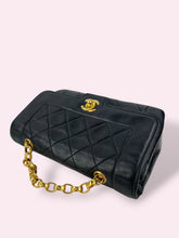 Carica l'immagine nel visualizzatore di Gallery, CHANEL RECTANGULAR vintage
