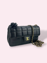 Carica l'immagine nel visualizzatore di Gallery, CHANEL RECTANGULAR camelia
