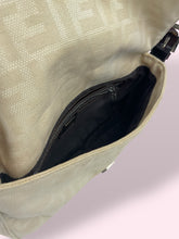 Carica l&#39;immagine nel visualizzatore di Gallery, FENDI BAGUETTE BEIGE
