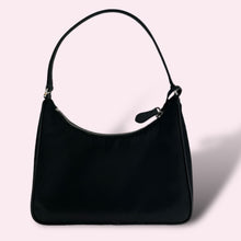 Carica l&#39;immagine nel visualizzatore di Gallery, PRADA RE EDITION 2000
