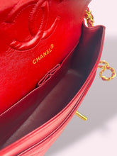 Carica l'immagine nel visualizzatore di Gallery, CHANEL CLASSIC FLAP 25 rossa
