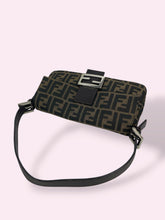 Carica l'immagine nel visualizzatore di Gallery, FENDI BAGUETTE ZUCCA
