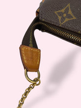 Carica l&#39;immagine nel visualizzatore di Gallery, LOUIS VUITTON EVA POCHETTE
