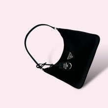 Carica l&#39;immagine nel visualizzatore di Gallery, PRADA RE EDITION 2000
