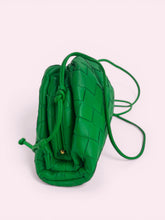Carica l'immagine nel visualizzatore di Gallery, BOTTEGA VENETA MINI POUCH
