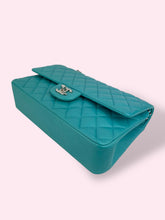 Carica l&#39;immagine nel visualizzatore di Gallery, CHANEL CLASSIC FLAP CELESTE
