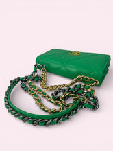 Carica l'immagine nel visualizzatore di Gallery, CHANEL WOC 19
