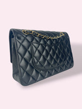 Carica l'immagine nel visualizzatore di Gallery, CHANEL CLASSIC FLAP 25 nera

