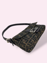 Carica l'immagine nel visualizzatore di Gallery, FENDI BAGUETTE ZUCCA
