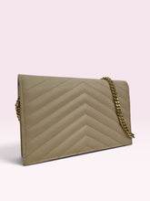 Carica l'immagine nel visualizzatore di Gallery, YSL WOC ON CHAIN ENVELOPE
