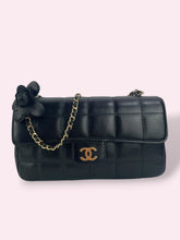 Carica l'immagine nel visualizzatore di Gallery, CHANEL RECTANGULAR camelia
