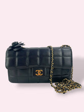 Carica l'immagine nel visualizzatore di Gallery, CHANEL RECTANGULAR camelia
