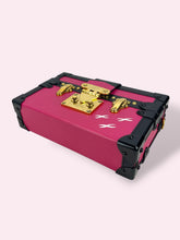 Carica l'immagine nel visualizzatore di Gallery, LOUIS VUITTON CROSSBODY TRUNK
