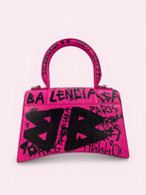 Carica l'immagine nel visualizzatore di Gallery, BALENCIAGA HOURGLASS GRAFFITI xs
