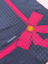 Carica l&#39;immagine nel visualizzatore di Gallery, FOULARD CHANEL
