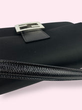 Carica l&#39;immagine nel visualizzatore di Gallery, FENDI BAGUETTE
