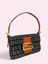 Carica l'immagine nel visualizzatore di Gallery, FENDI MINI BAGUETTE
