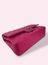 Carica l'immagine nel visualizzatore di Gallery, CHANEL CLASSIC FLAP FUCSIA
