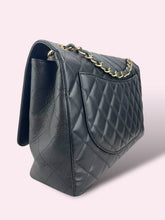 Carica l&#39;immagine nel visualizzatore di Gallery, CHANEL MAXI JUMBO SINGLE FLAP
