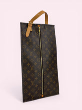 Carica l'immagine nel visualizzatore di Gallery, LOUIS VUITTON SHOE POUCH
