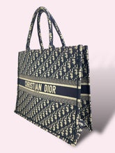 Carica l&#39;immagine nel visualizzatore di Gallery, DIOR TOTE BAG
