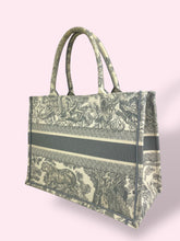 Carica l&#39;immagine nel visualizzatore di Gallery, DIOR TOTE
