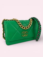 Carica l'immagine nel visualizzatore di Gallery, CHANEL WOC 19
