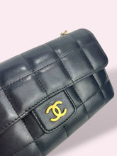 Carica l'immagine nel visualizzatore di Gallery, CHANEL RECTANGULAR camelia

