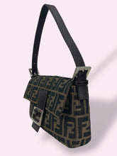 Carica l'immagine nel visualizzatore di Gallery, FENDI BAGUETTE ZUCCA
