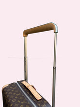 Carica l'immagine nel visualizzatore di Gallery, LOUIS VUITTON TROLLEY
