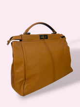 Carica l'immagine nel visualizzatore di Gallery, FENDI PEEKABOO
