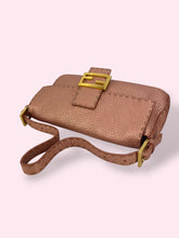 Carica l&#39;immagine nel visualizzatore di Gallery, FENDI BAGUETTE BRONZO
