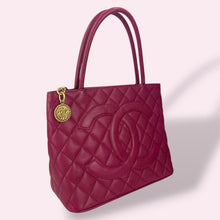 Carica l'immagine nel visualizzatore di Gallery, CHANEL CAMBON MEDAILLON TOTE
