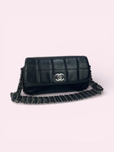 Carica l'immagine nel visualizzatore di Gallery, CHANEL FLAP BAG CHAIN
