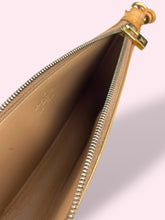 Carica l&#39;immagine nel visualizzatore di Gallery, LOUIS VUITTON POCHETTE
