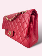 Carica l&#39;immagine nel visualizzatore di Gallery, CHANEL CLASSIC FLAP ROSSO FRAGOLA
