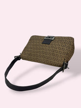 Carica l'immagine nel visualizzatore di Gallery, FENDI MAMA BAGUETTE
