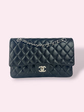 Carica l'immagine nel visualizzatore di Gallery, CHANEL CLASSIC FLAP 25 nera
