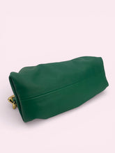 Carica l'immagine nel visualizzatore di Gallery, BOTTEGA VENETA POUCH ON CHAIN
